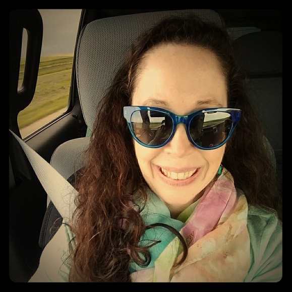 Meet your Posher, Ronda - Picture 1 of 8